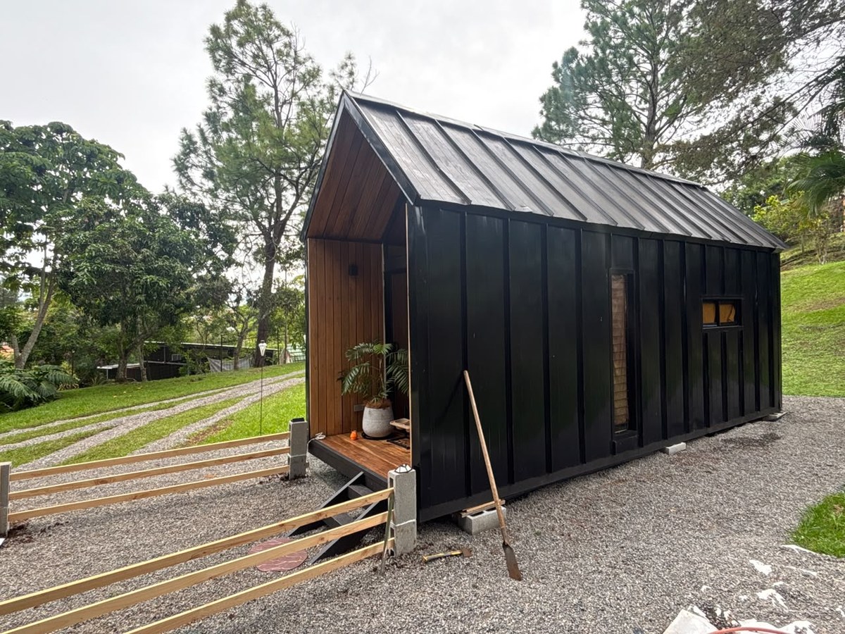 Tiny house entregada — vista lateral